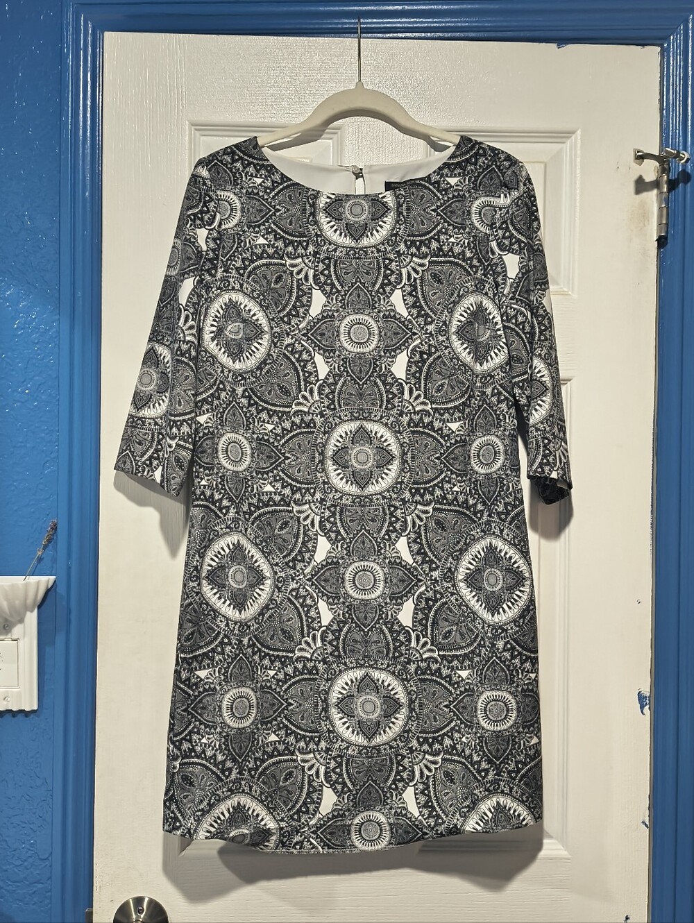 Banana Republic Black White Medallion Paisley Keyhole Shift Dress 4